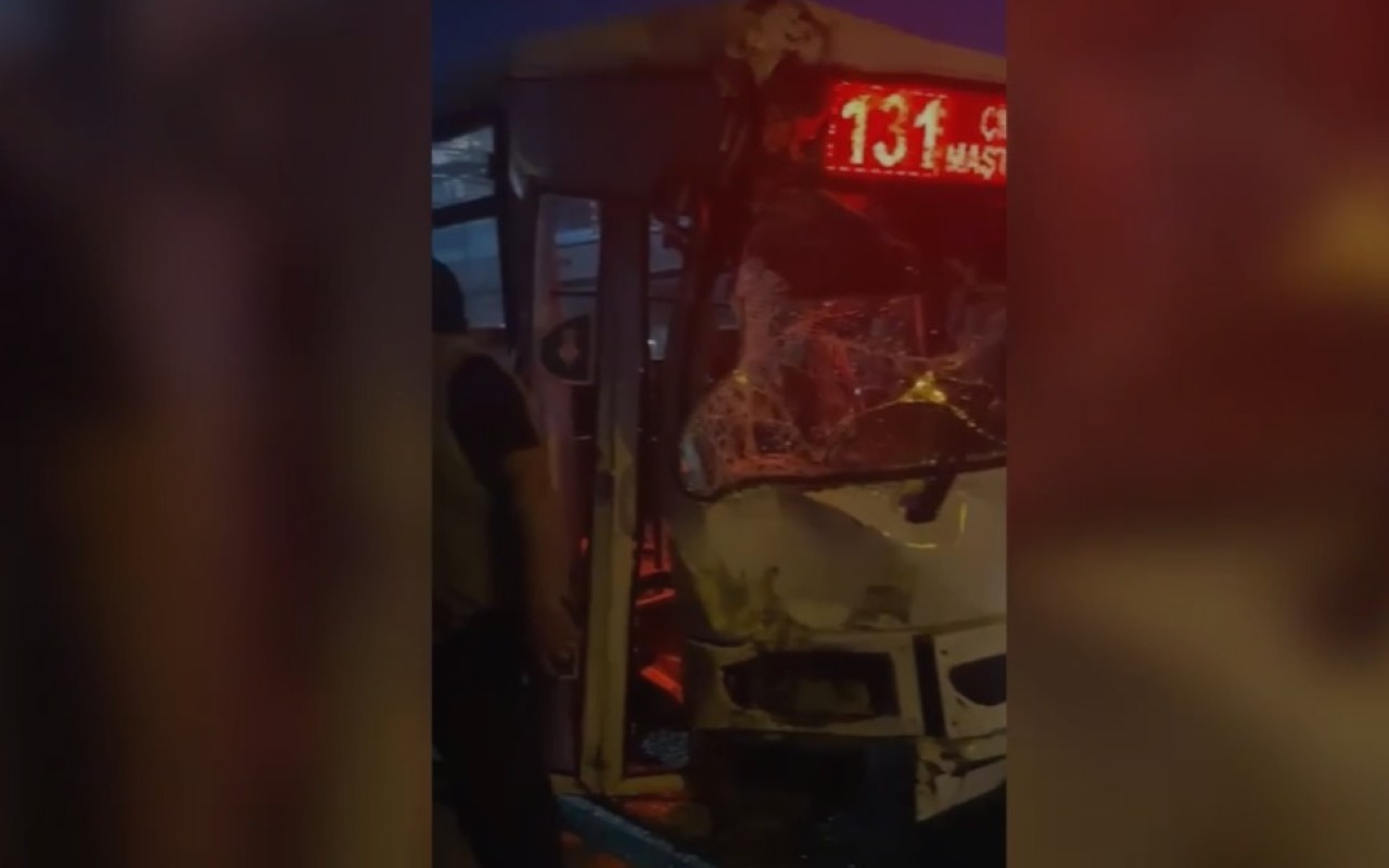 Bakıda sərnişin avtobusları toqquşdu, xəsarət alanlar var- VİDEO